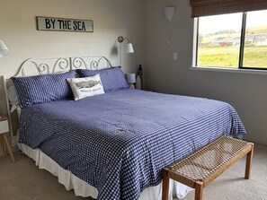 3 bedrooms, desk, iron/ironing board, travel cot