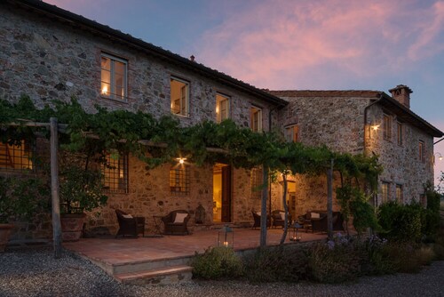 11th CENTURY VILLA, Stunning View & Pool, Unrivaled Private Setting near Lucca