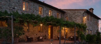 11th CENTURY VILLA, Stunning View & Pool, Unrivaled Private Setting near Lucca