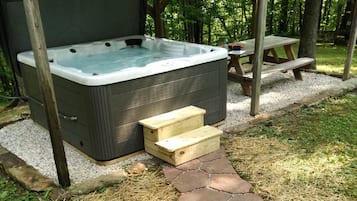 Bain à remous extérieur