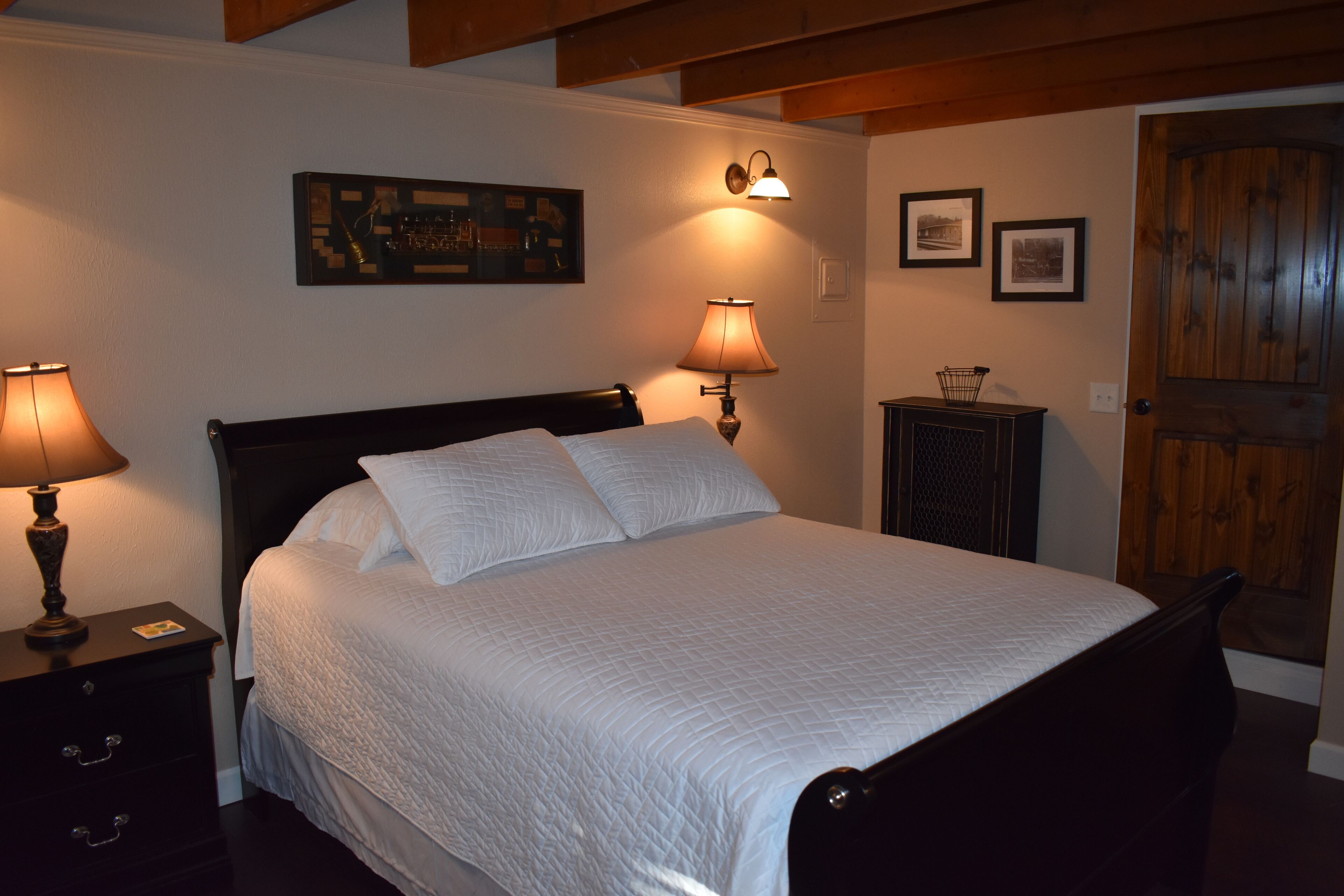 6 bedrooms, iron/ironing board, free WiFi, bed sheets