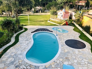 Piscine couverte, piscine extérieure