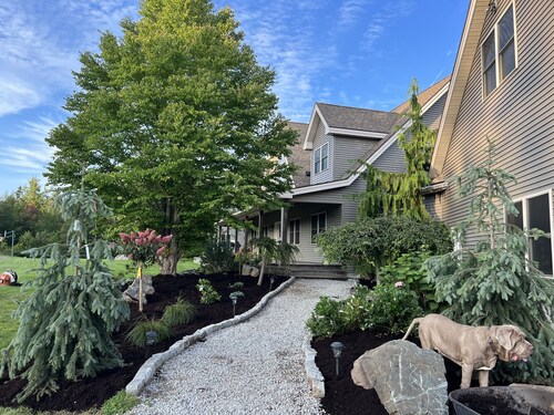 Luxury Home w/INDOOR POOL 20mins BarHarbor boardersAcadia National Par