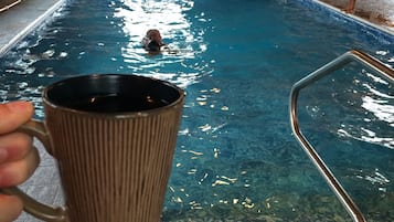 Indendørs pool, opvarmet pool