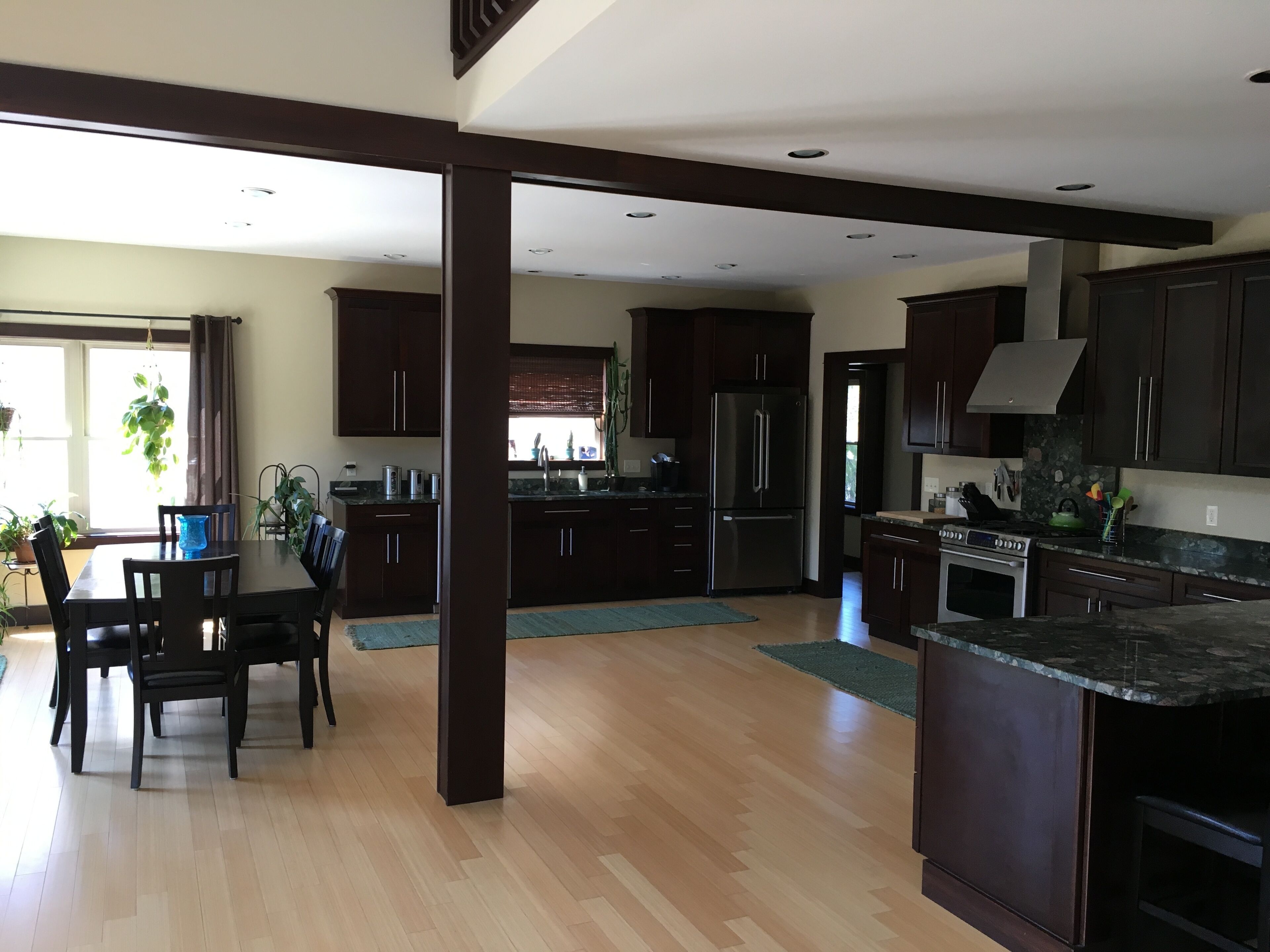 Luxury Home w/INDOOR POOL 20mins BarHarbor boardersAcadia National Par