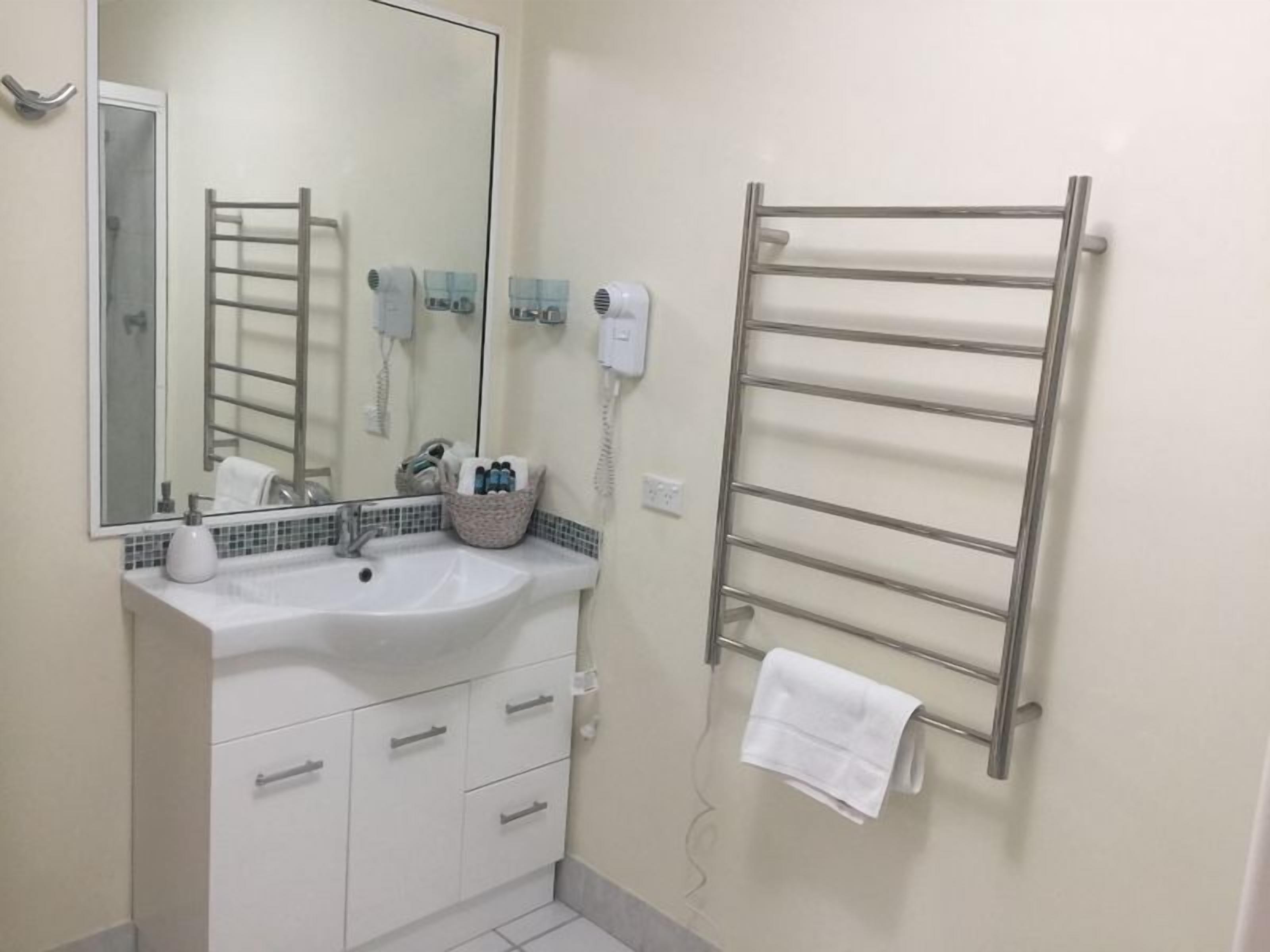 Balneaire Seven - Middleton Beach cafe strip