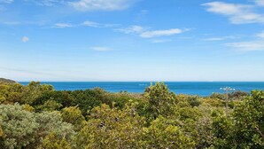 A coastal landscape with dense greenery and a view of the ocean. - Eucalyptus Beach House by HolidayCo. (KILLCARE)