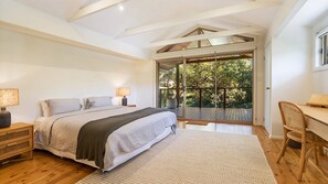 4 عدّة غرف نوم ومكواة/لوح كي وخدمة الإنترنت وملاءات أسرّة