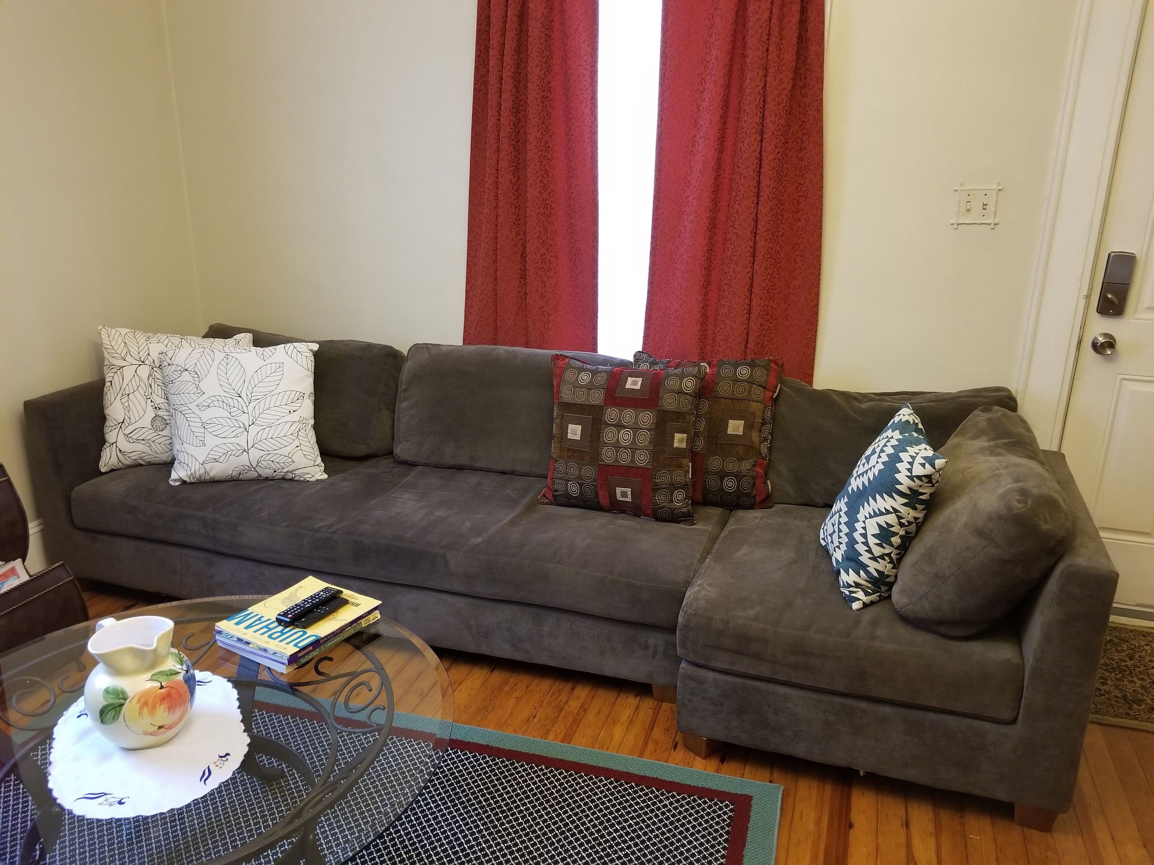 A Cozy Pet Friendly close to Downtown 4.4 miles to Duke Hospital 