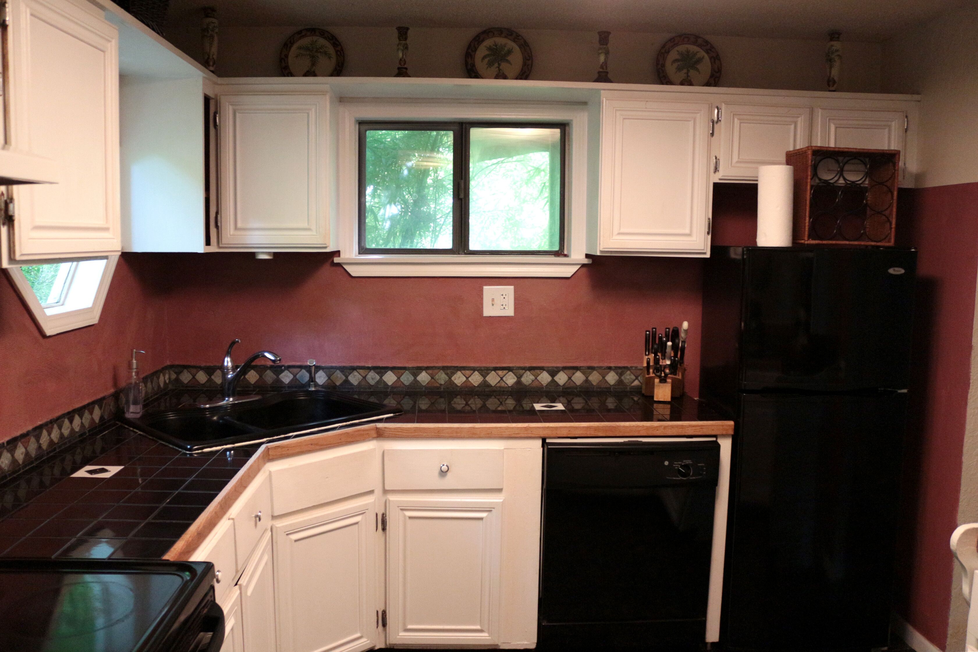 Waterfront w/Kayaks, Decks, Relaxing, Fun!