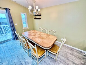 Dining - Shore Thing, 100 Steps to the Beach, Boardwalk and Sand, BBQ, WiFi (Wildwood)