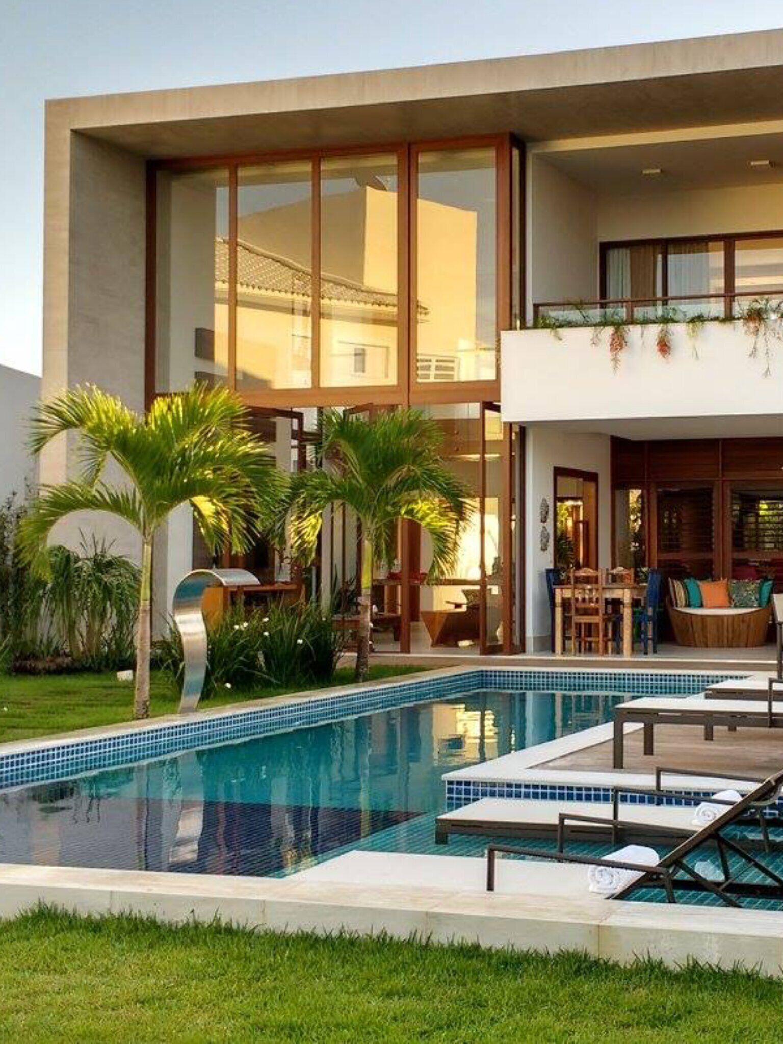 Outdoor pool, pool loungers