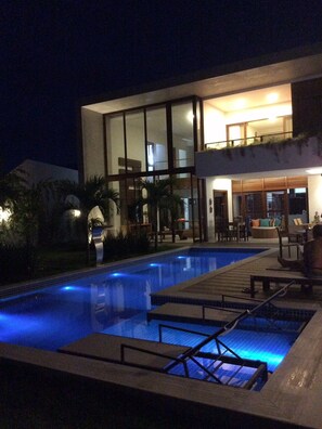 Outdoor pool, pool loungers