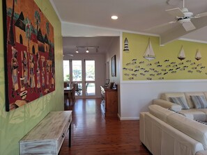 Smart TV, reproductor de DVD, videoteca y estéreo 