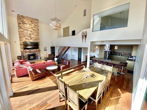 Smart TV, fireplace, video games, DVD player - Modern 6 bedroom retreat, stunning lake views, close to village! (Lake Arrowhead)