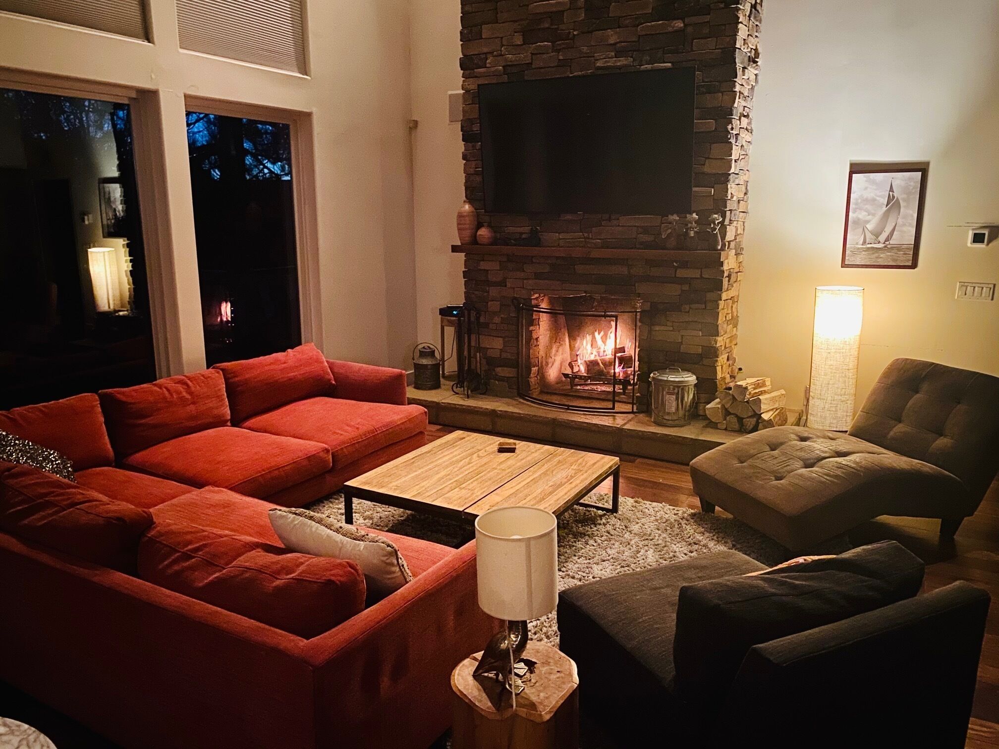 Modern 6 bedroom retreat, stunning lake views, close to village!