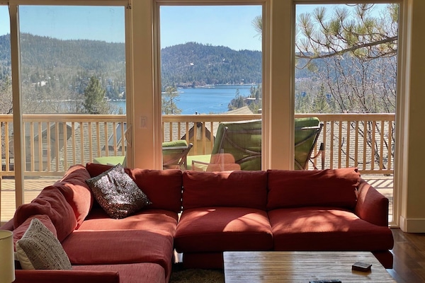 TV connectée, cheminée, jeux vidéo, lecteur de DVD