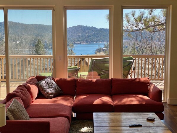 Smart TV, fireplace, video games, DVD player - Modern 6 bedroom retreat, stunning lake views, close to village! (Lake Arrowhead)