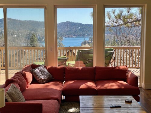 Modern 6 bedroom retreat, stunning lake views, close to village!