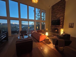 Smart TV, fireplace, video games, DVD player - Modern 6 bedroom retreat, stunning lake views, close to village! (Lake Arrowhead)