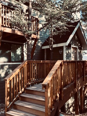 Exterior - Modern 6 bedroom retreat, stunning lake views, close to village! (Lake Arrowhead)