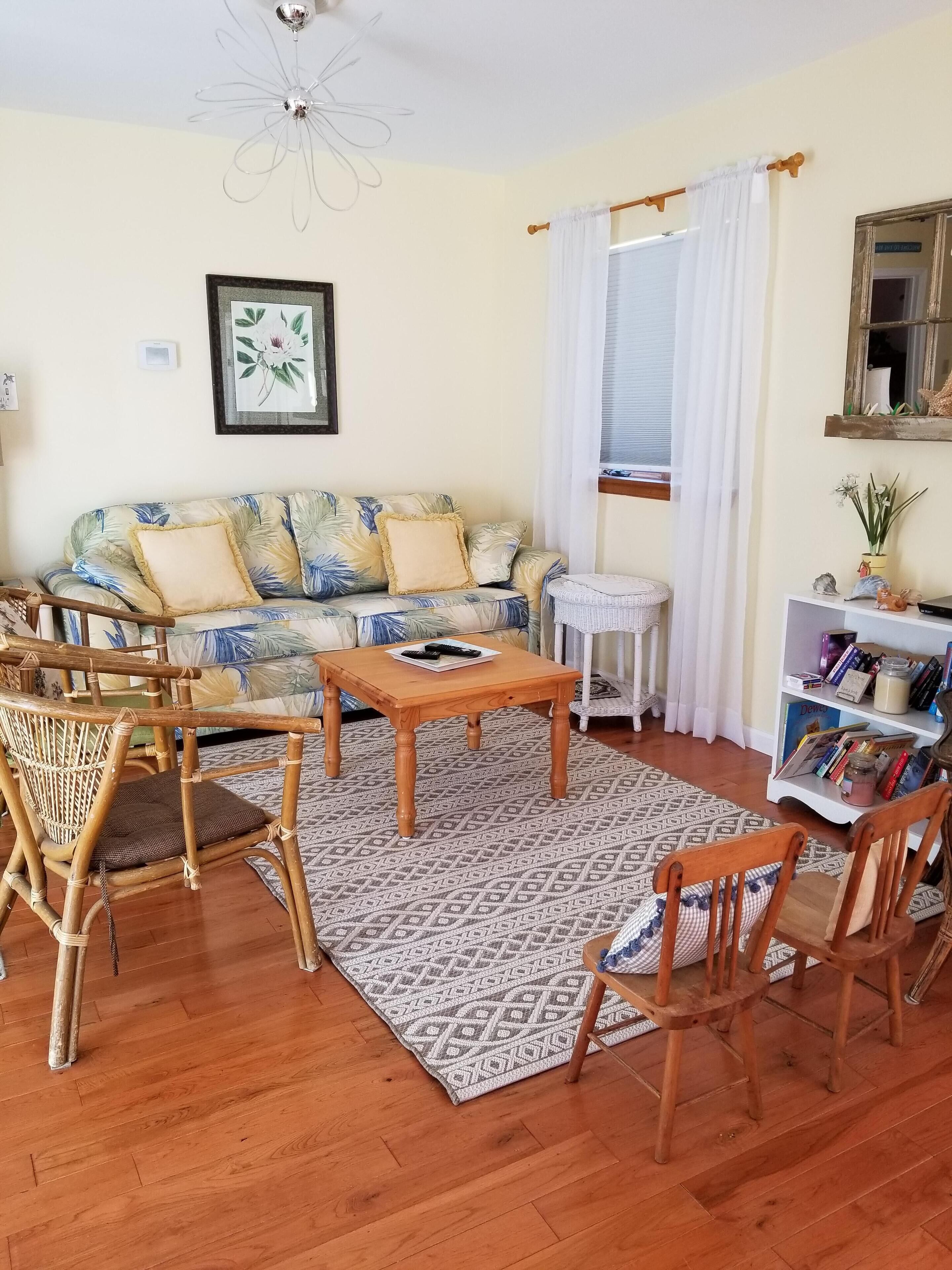 3rd house from the ocean. Pet friendly. Autumn and winter dates available.