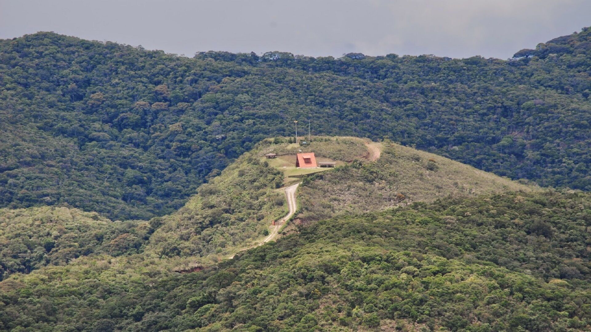 Mirante 45 is a Chalet and private mountain with 24km of Jordanian fields.