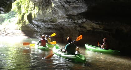 Hermosa y espaciosa residencia cerca de atracciones de aventura en la naturaleza.