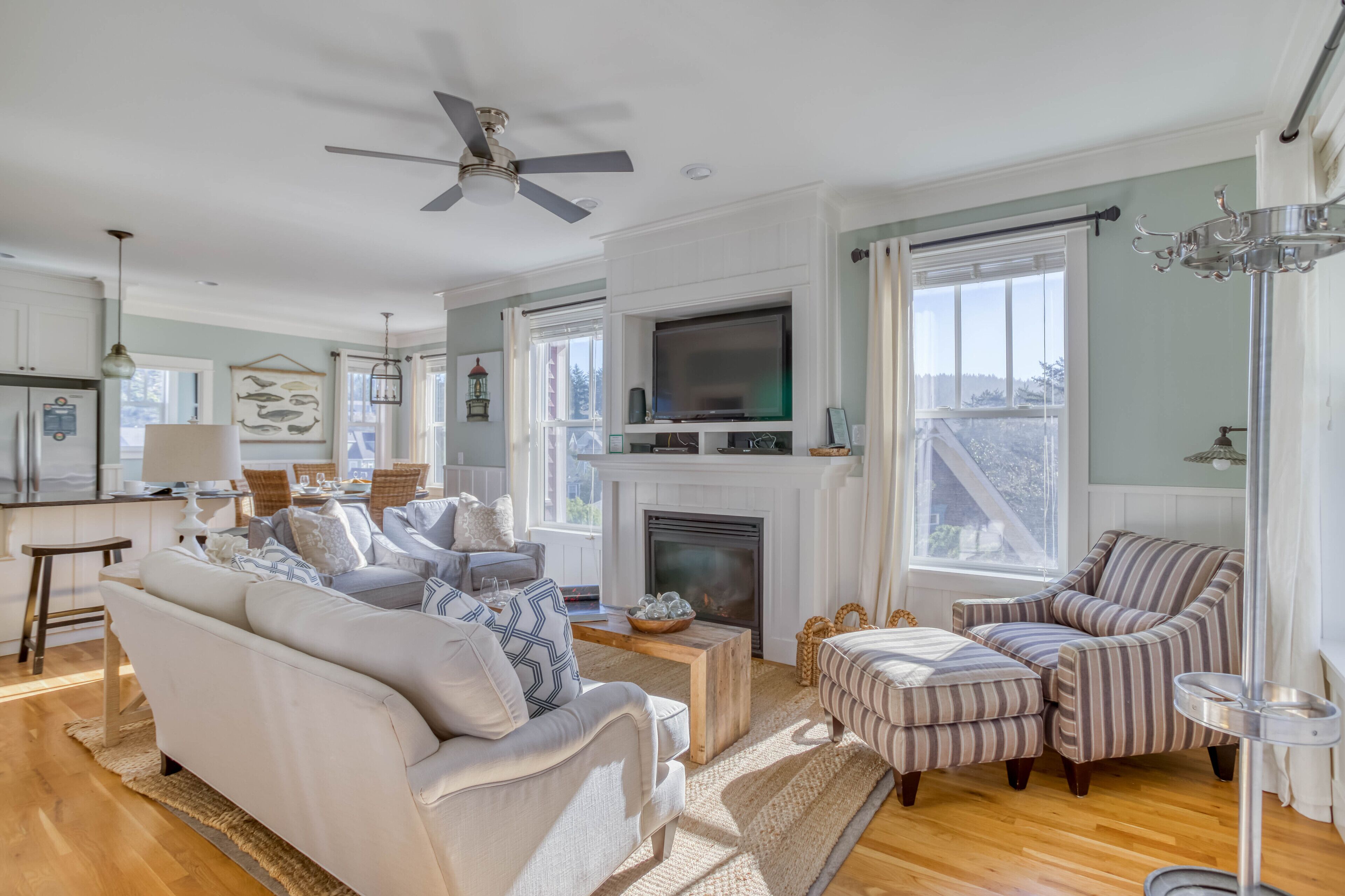 Elegant Olivia Beach 3-Story has Two Living Spaces, Ocean & Park Views!