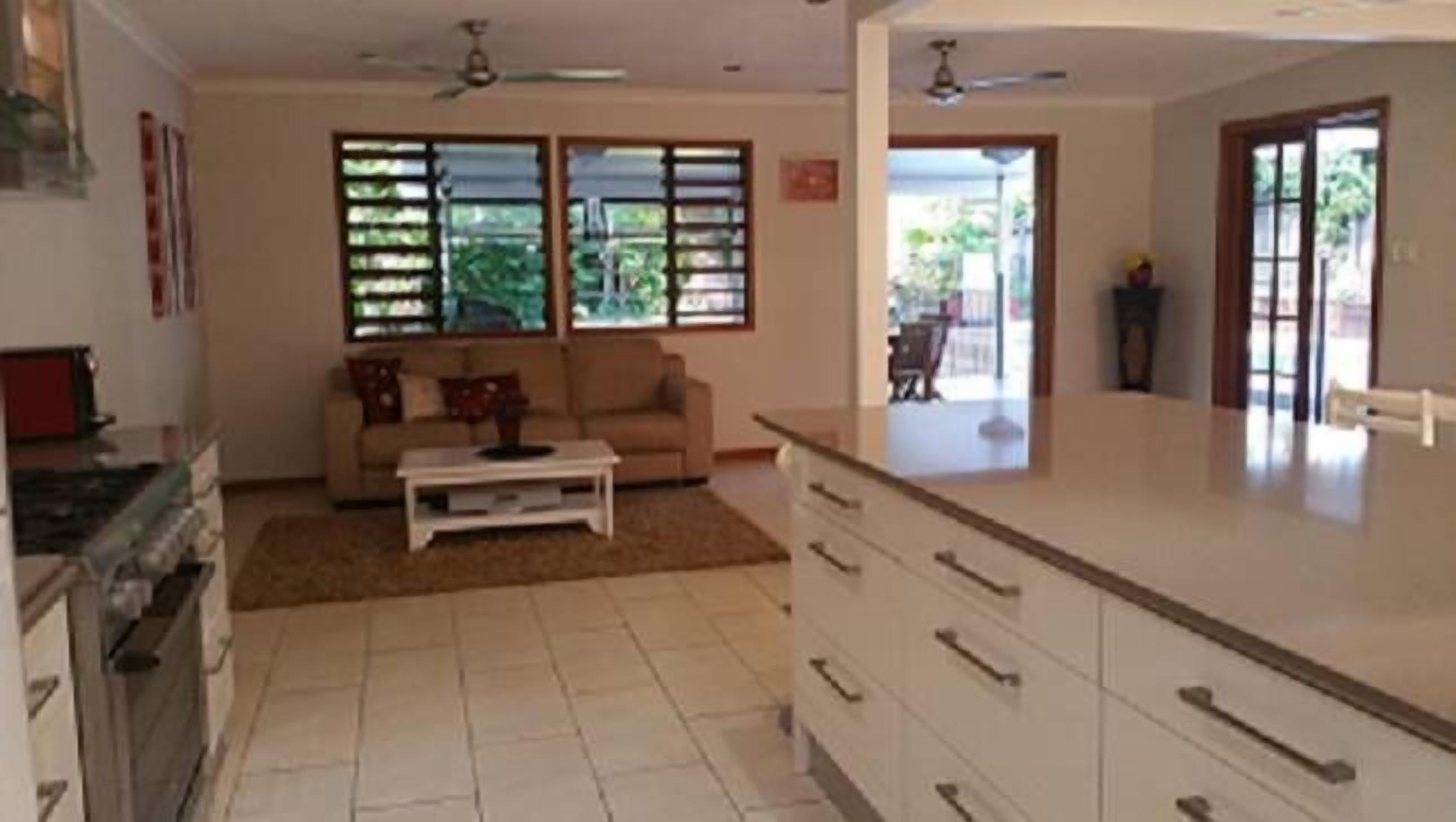 Trinity Beach for Families and couples — image 3