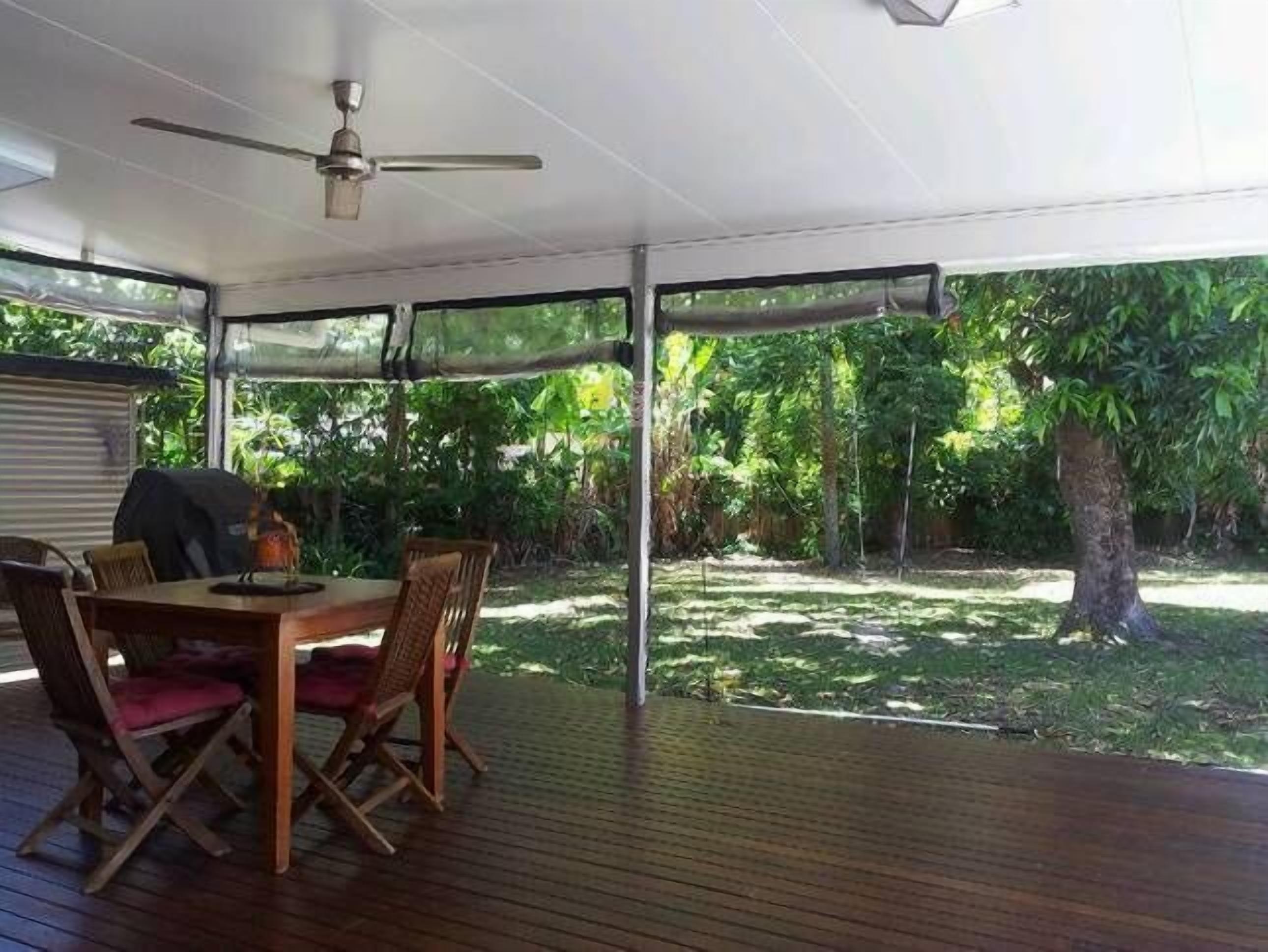 Trinity Beach for Families and couples — image 5