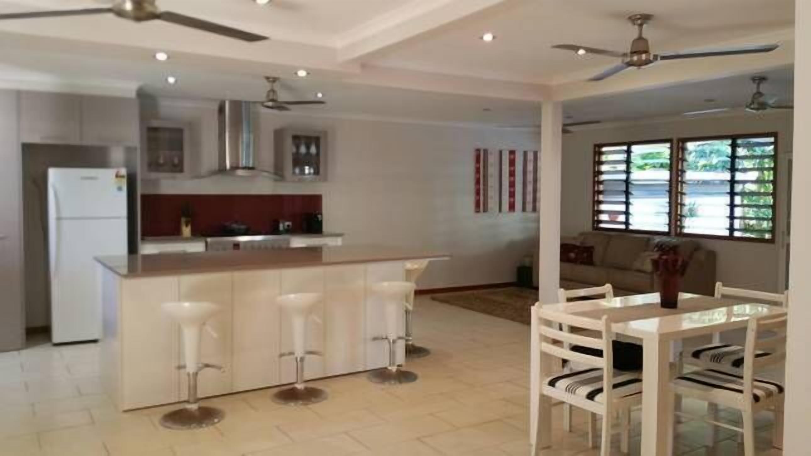 Trinity Beach for Families and couples — image 8