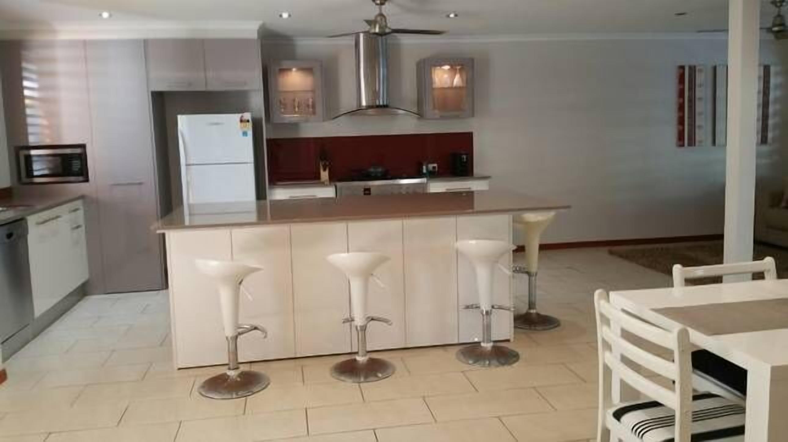 Trinity Beach for Families and couples — image 15