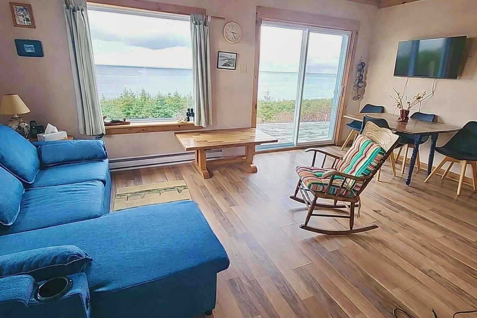 Smart TV, DVD player, table tennis, books