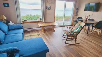 Smart TV, DVD player, table tennis, books