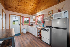 Kitchen/entry