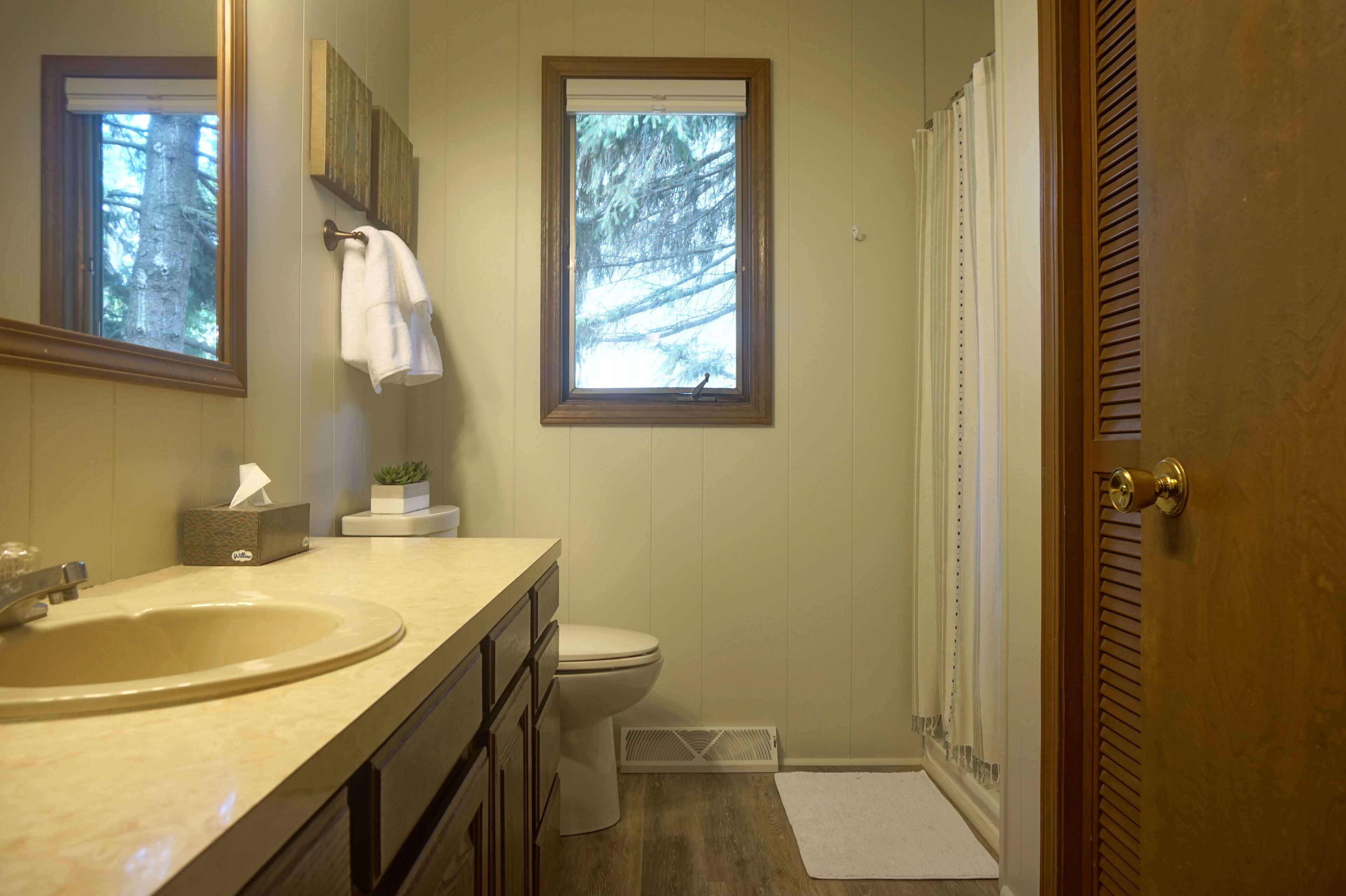 Lake house with private sandy beach on Hutchins Lake!