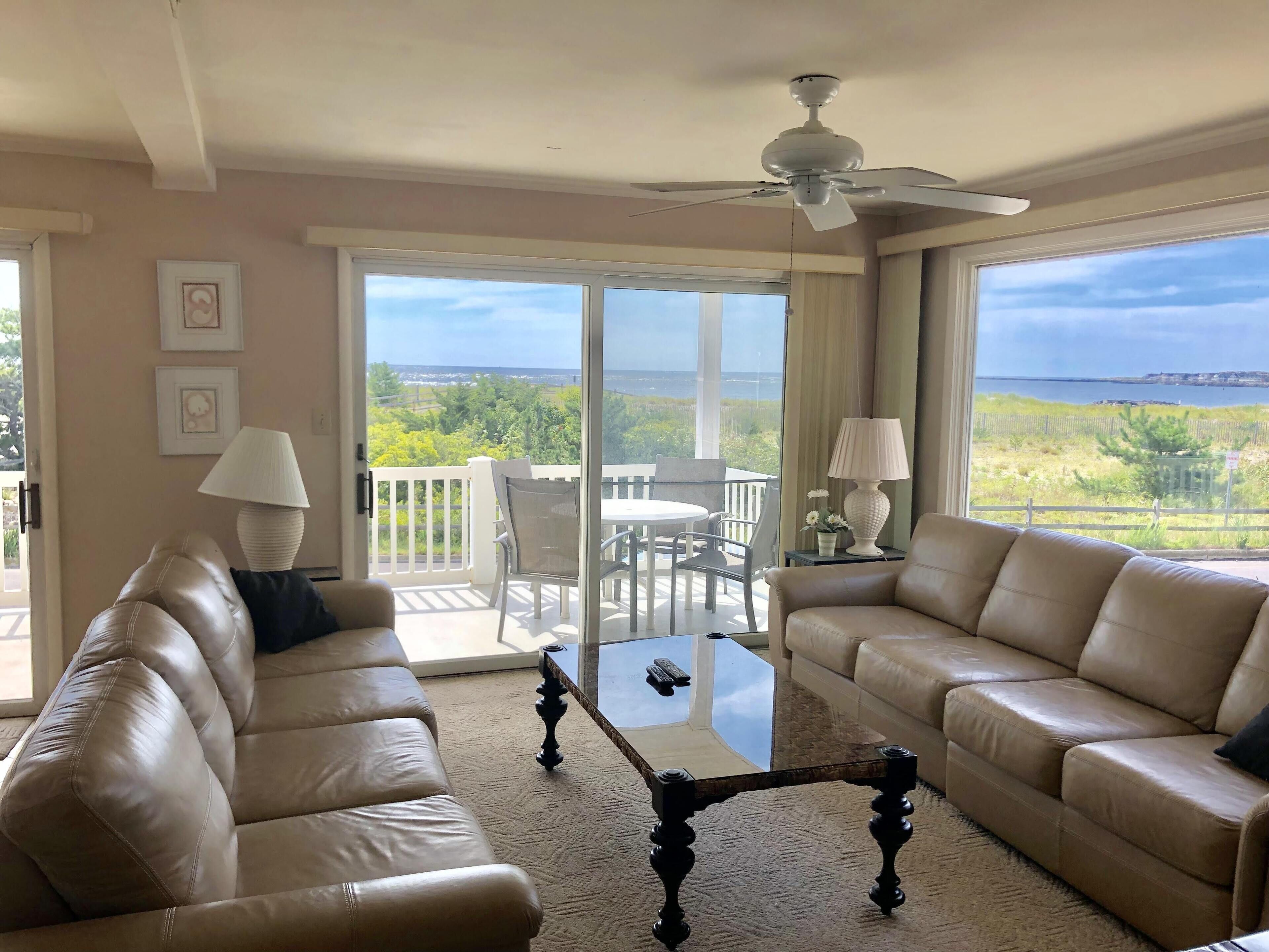 リビング エリア