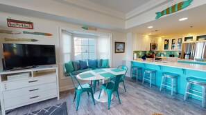 Dining - Spacious condo w. ocean views + resort amenities! (Tybee Island)