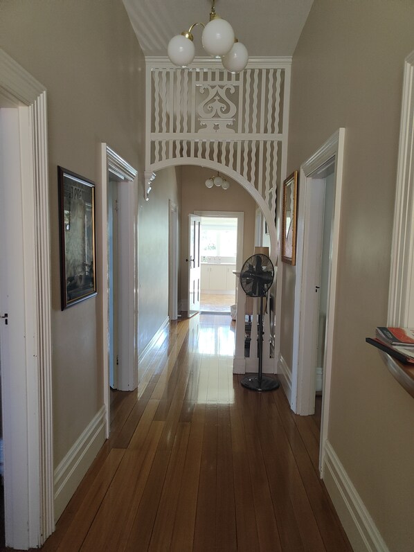 المنشأة من الداخل