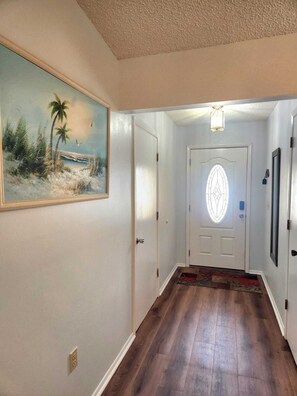 Interior - Charming Single Story Townhome close to beaches (Bradenton)