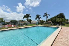 Piscina all'aperto, una piscina riscaldata