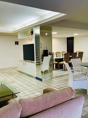 Interior - Excellent beachfront house with pool, swim-up bar, and mini soccer field. (Pilar)