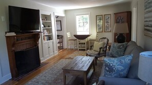 TV, DVD-spiller og bøker