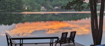 5 Bedrooms, 3 Decks, Private Dock, Pool Table, Foosball Family Charmer