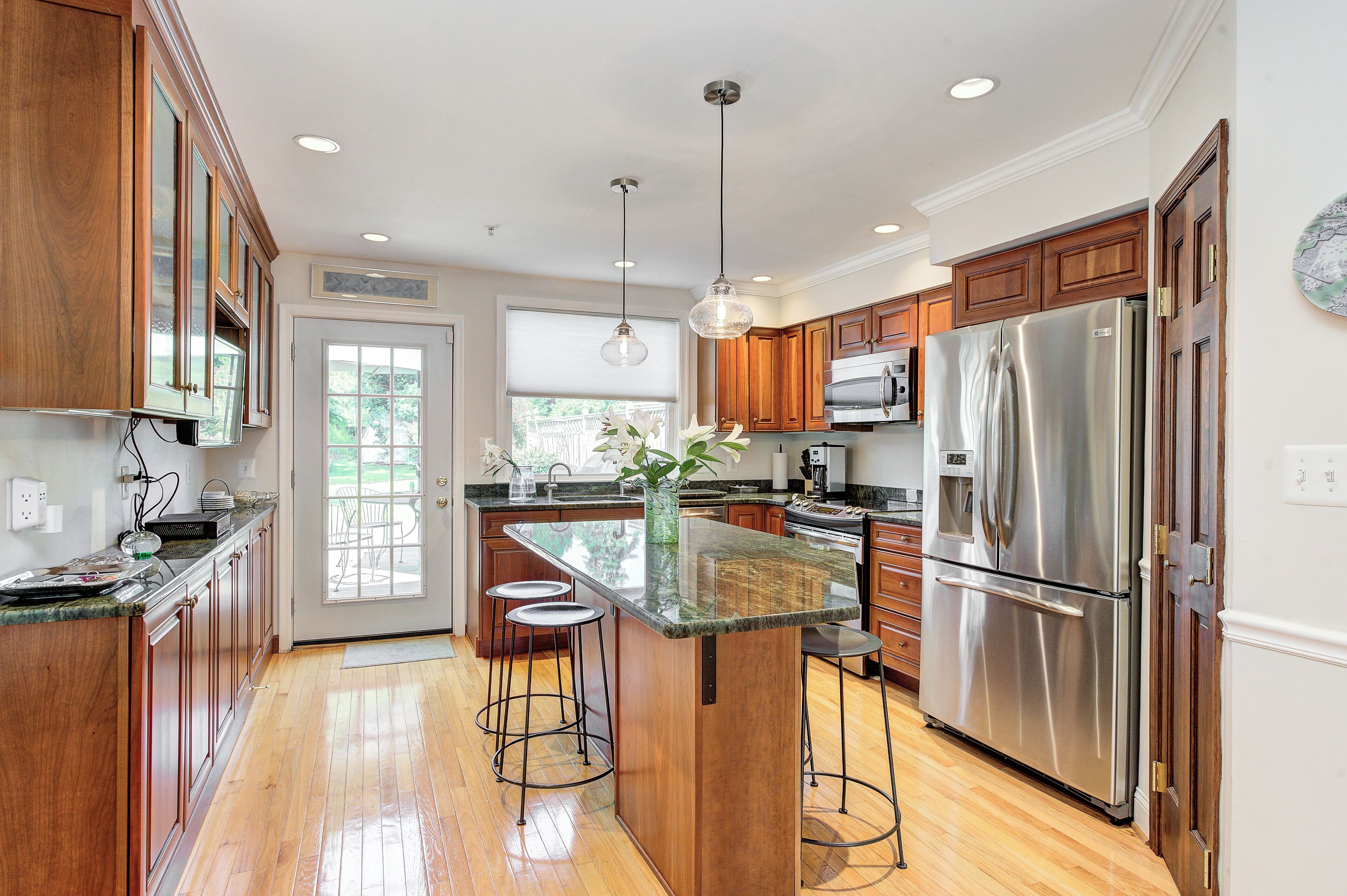 Tastefully decorated Eastport Annapolis house with water views