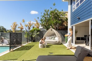 Terrace/patio - Anchorage Waters | Luxury Waterfront Home | Sleeps 20 | Walk to Beach & CBD (Surfers Paradise)
