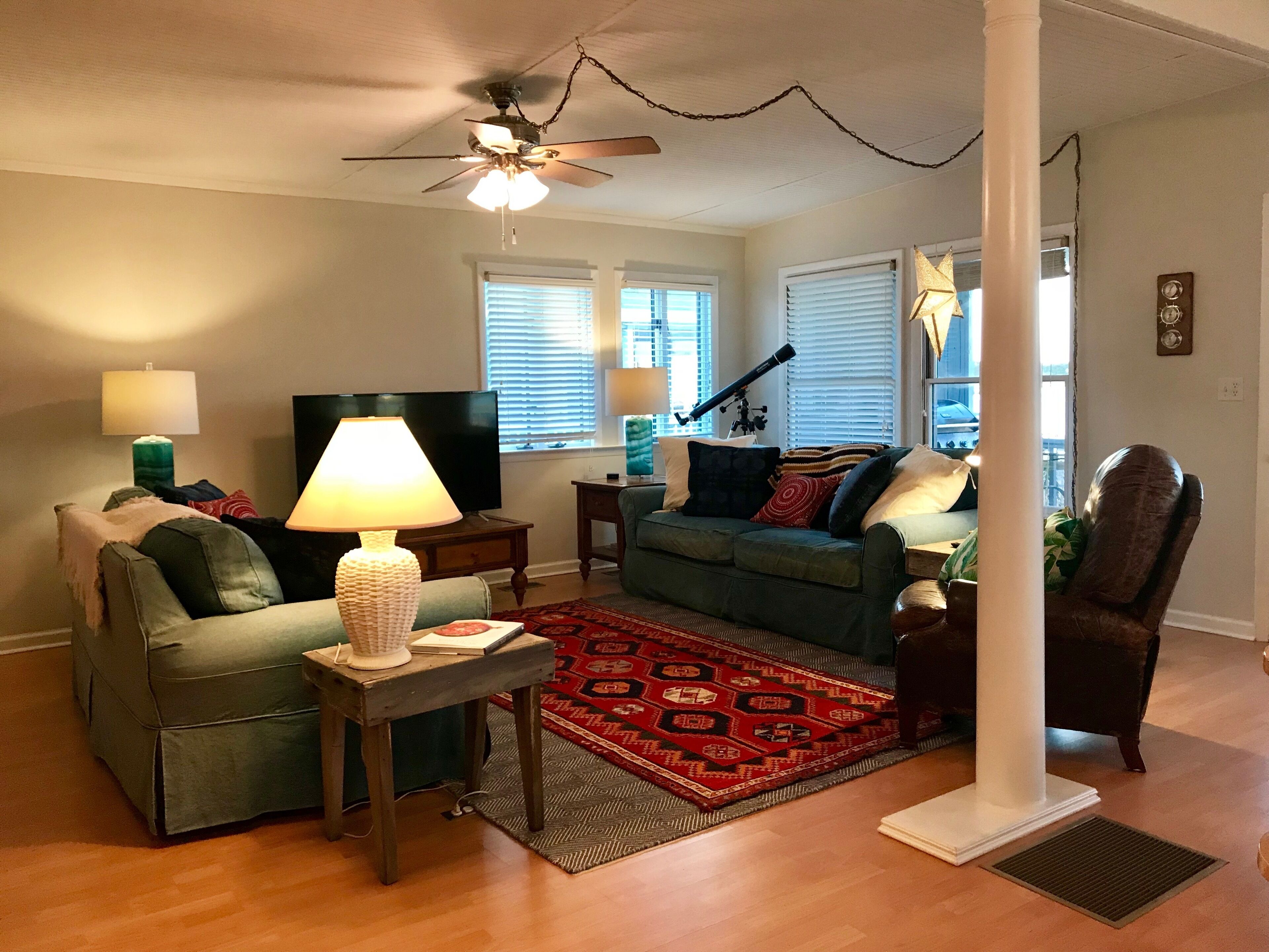  Waterfront- Bring your Kayaks & Fishing Poles!