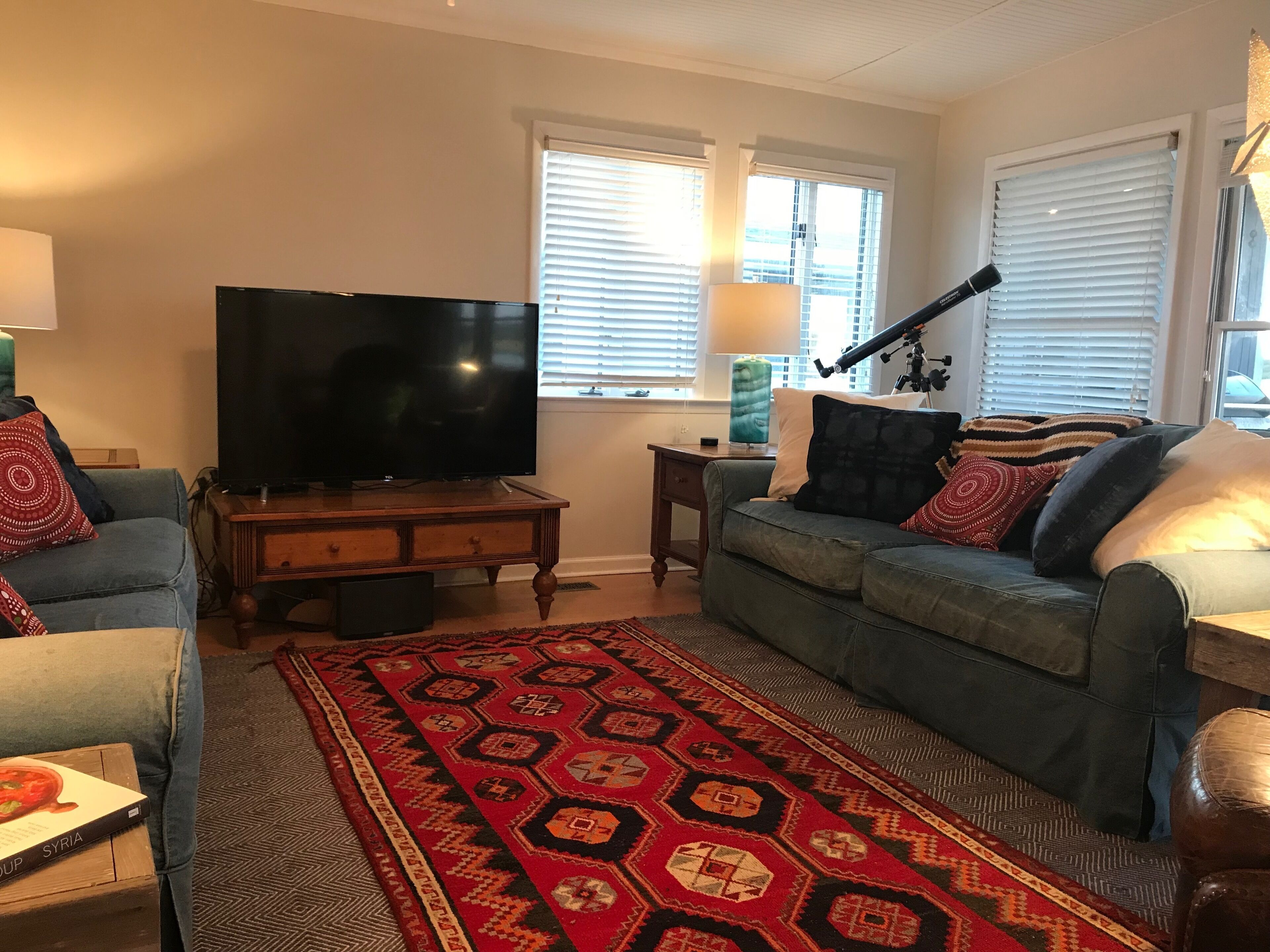  Waterfront- Bring your Kayaks & Fishing Poles!