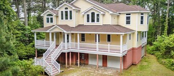 PET FRIENDLY-BEAUTIFUL APPOINTED HOME WITH BAY VIEWS AND PRIVATE COMMUNITY BEACH